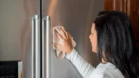 Cara Membersihkan Pintu Kulkas Biar Kinclong, Mudah dan Aman