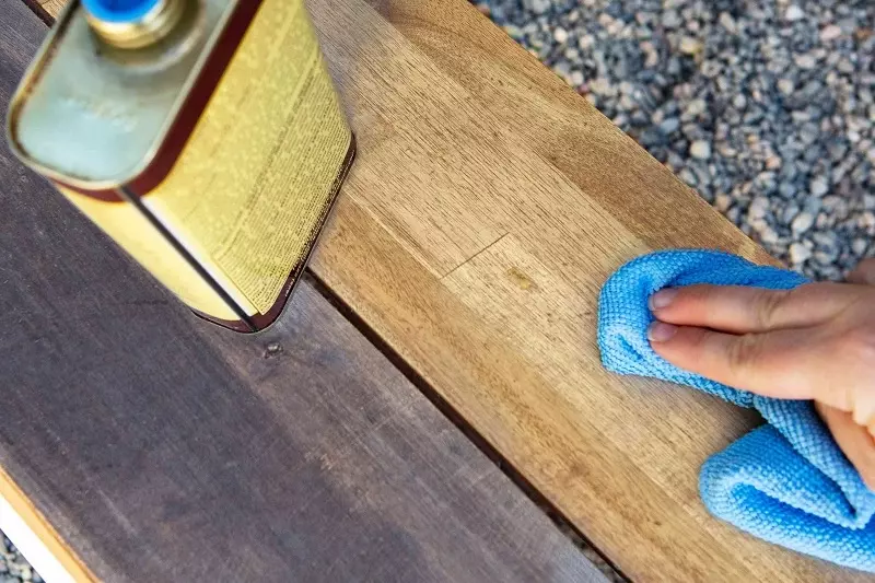 cara membersihkan kayu jati yang berjamur