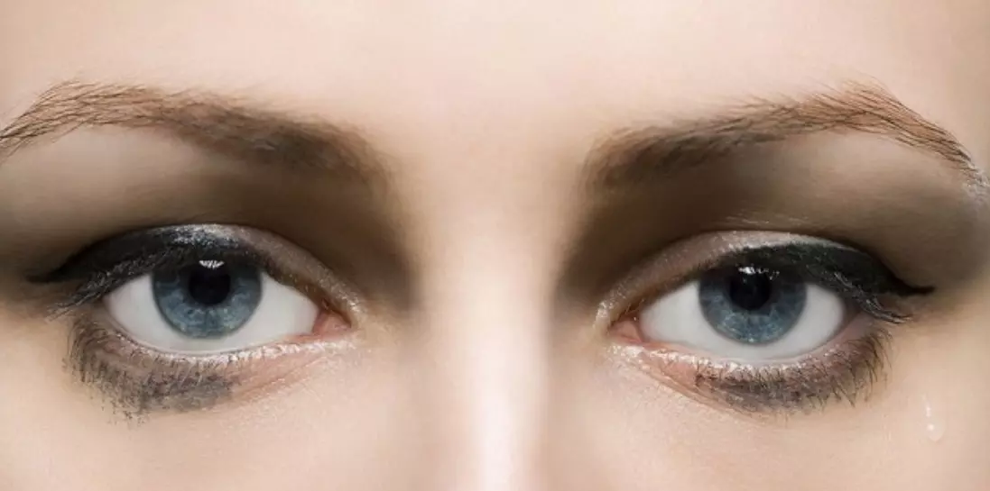 Cara Menggunakan Eyeliner Agar Tidak Belepotan Untuk Pemula